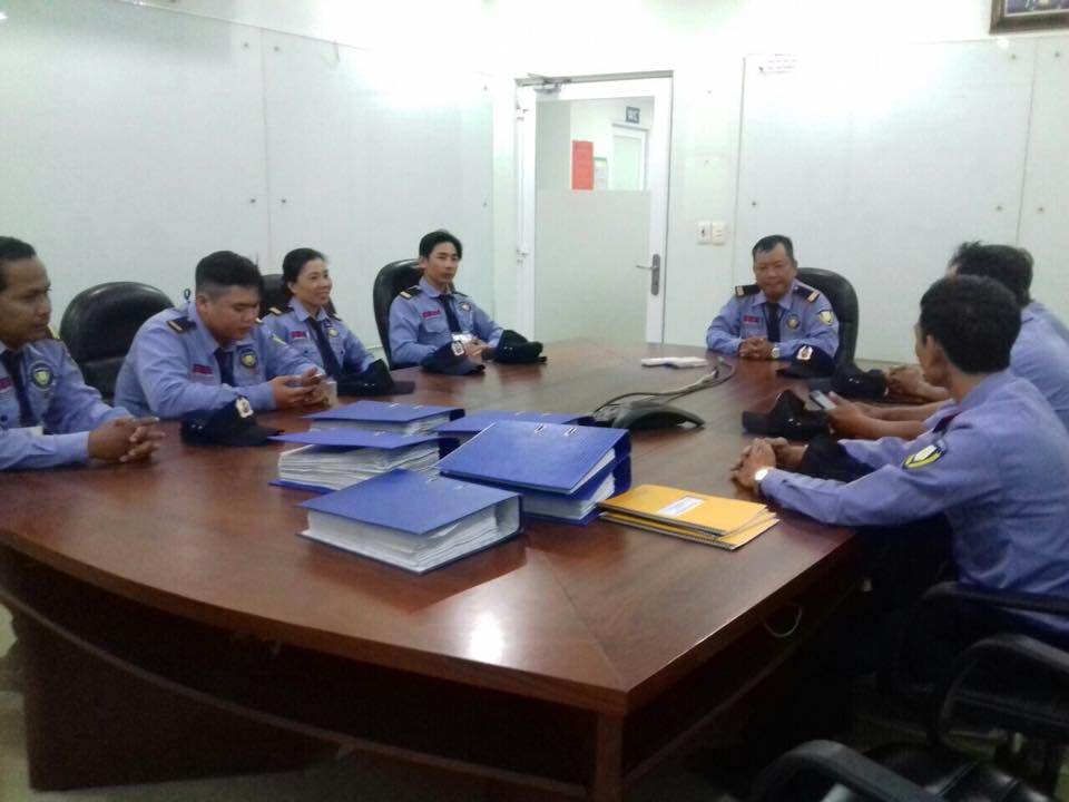 Lên phương án họp đội trước khi bàn giao mục tiêu mới